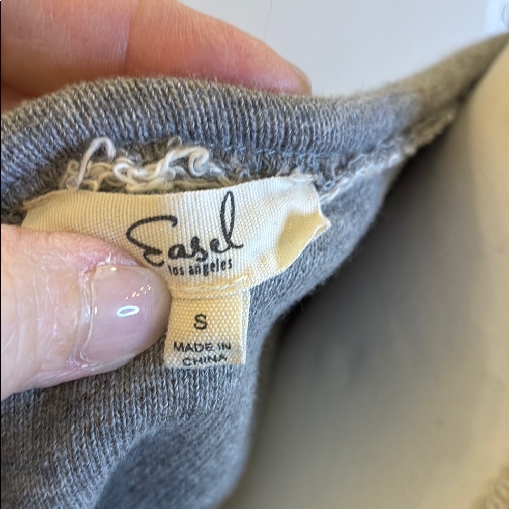 Easel Gray and Cream Boxy 3/4 Sleeve Sweater - Oversized - Picture 2 of 10